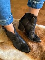 Load image into Gallery viewer, Western Suede Boots | 2359
